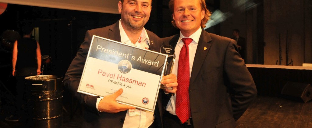RE/MAX CONVENTION 2015 a President’s award ČR pro Pavla Hassmana od Davida Krajného